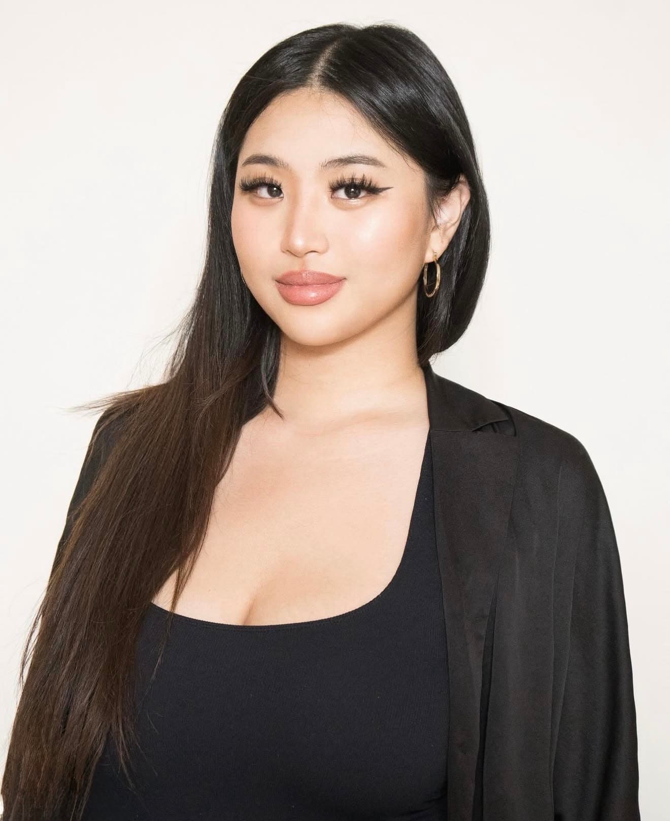 Evonne, lash artist and founder of Elskinco